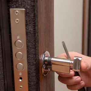 Вскрытие и замена замков